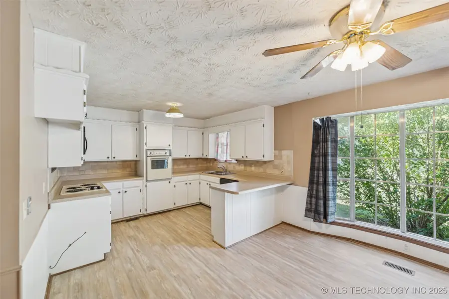 412 Cobblestone Court, Pryor, OK 74361 - Image #3