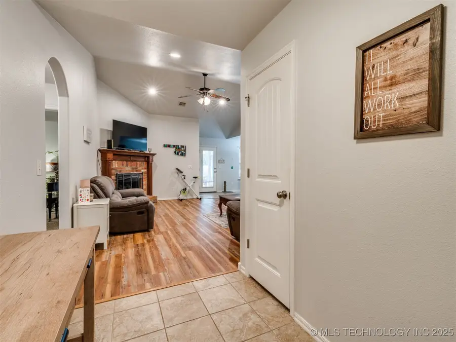 202 W 46th Street, Sand Springs, OK 74063 - #3