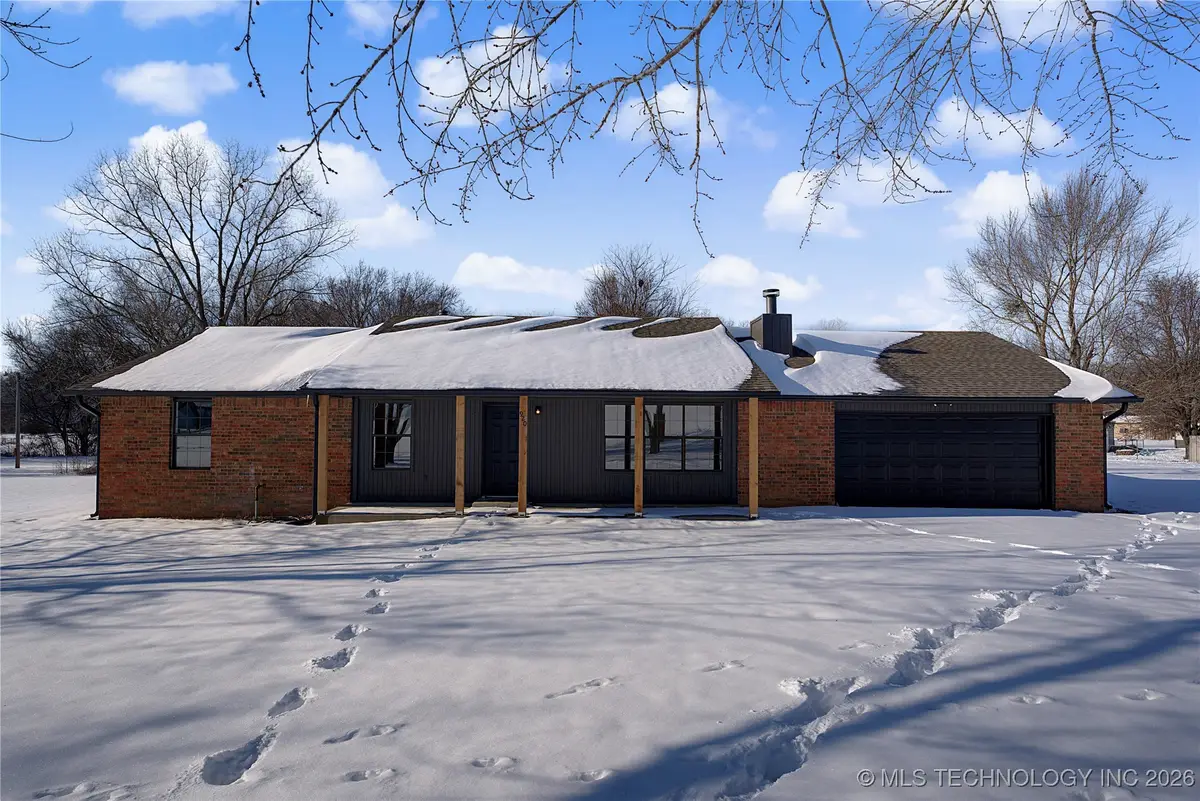 920 N Woodview Drive, Skiatook, OK 74070 - Image #1