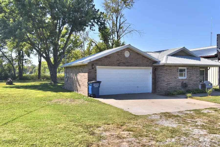 213 E Main Street, Chouteau, OK 74337 - Image #2