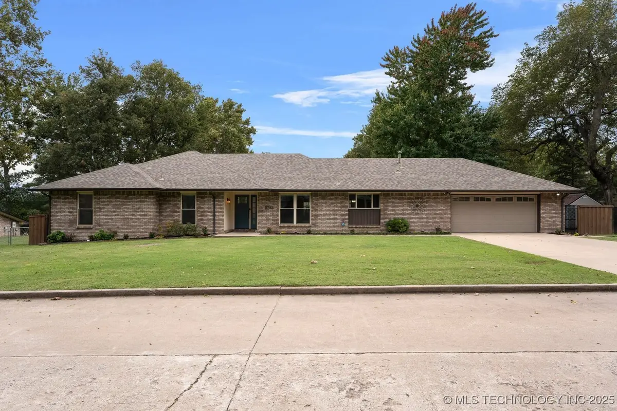 1020 N Sycamore Drive, Grove, OK 74344 - Image #1