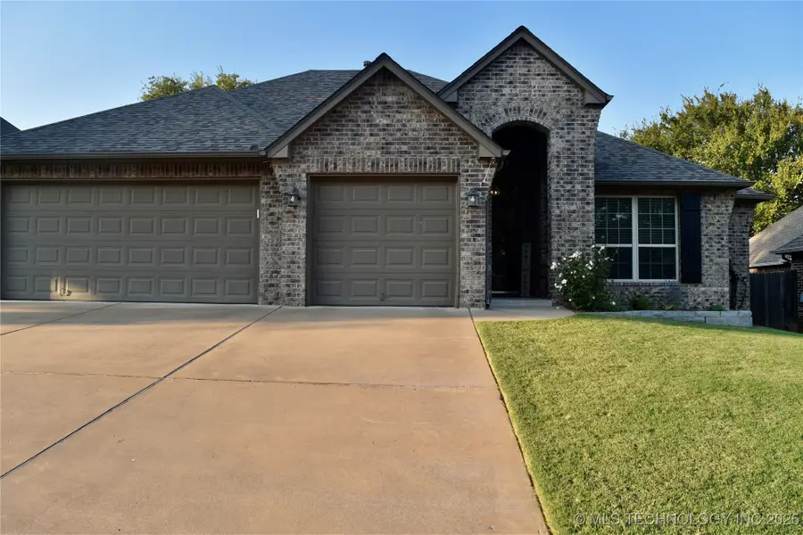1812 E Jacksonville Street, Broken Arrow, OK 74012 - Image #2