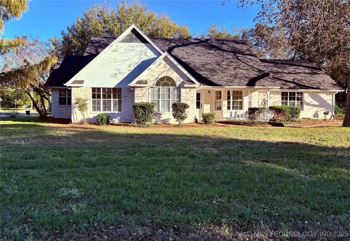 114 N Henderson Street, Caddo, OK 74729 - Image #1