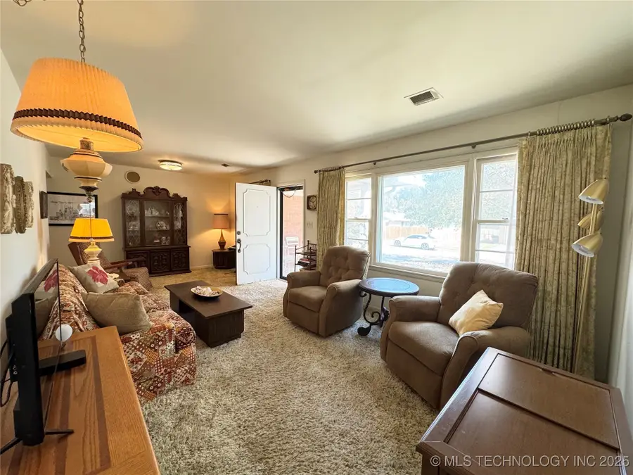 915 S Howerton Place, Cushing, OK 74023 - Image #2