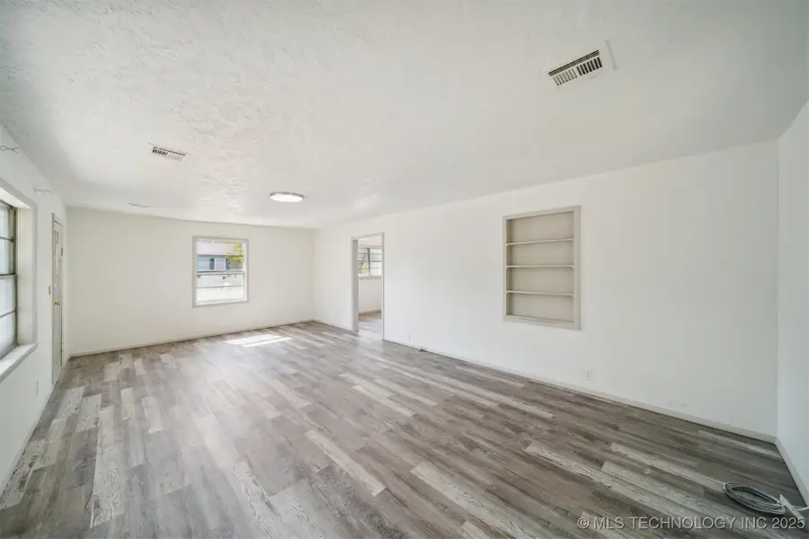 606 S Vann Street, Pryor, OK 74361 - Image #2