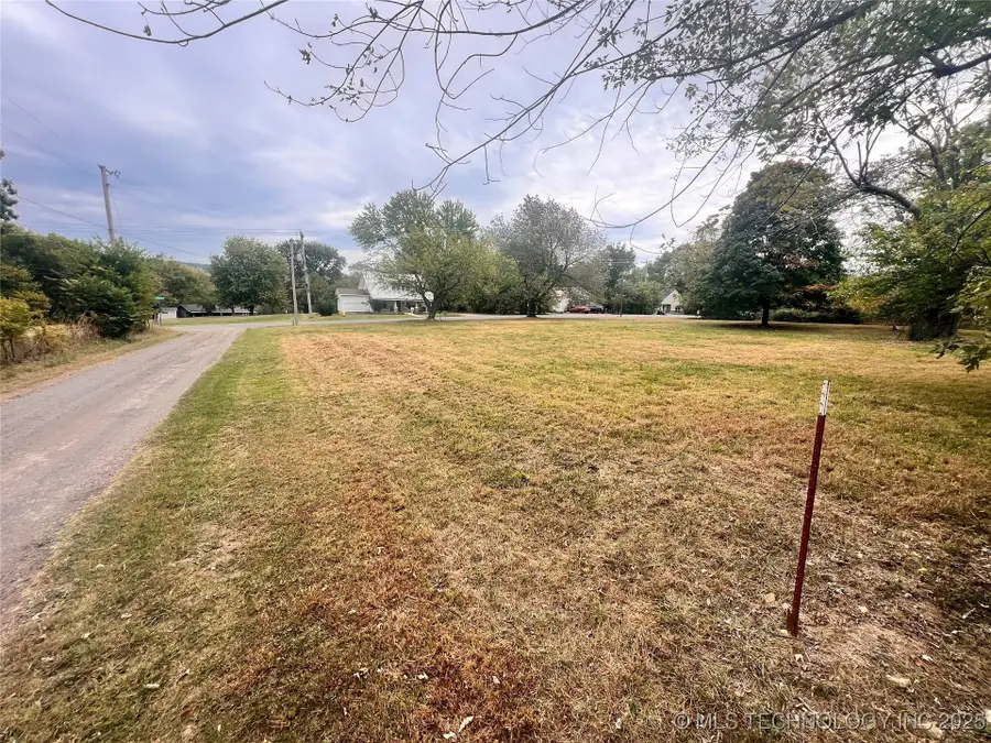 1222 S Third Street, Stilwell, OK 74960 - #3