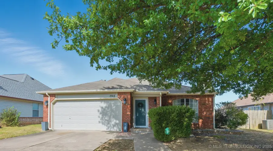 704 E Helena Street, Broken Arrow, OK 74012 - Image #2