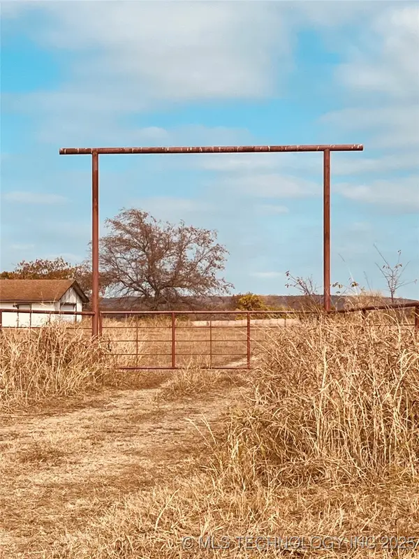 W 710 Road, Hulbert, OK 74441