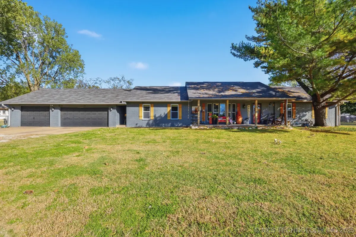 206 N Will Rogers Loop E, Oologah, OK 74053 - Image #1