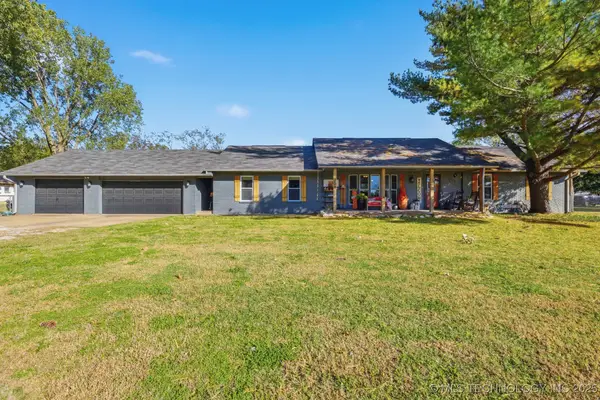 206 N Will Rogers Loop E, Oologah, OK 74053