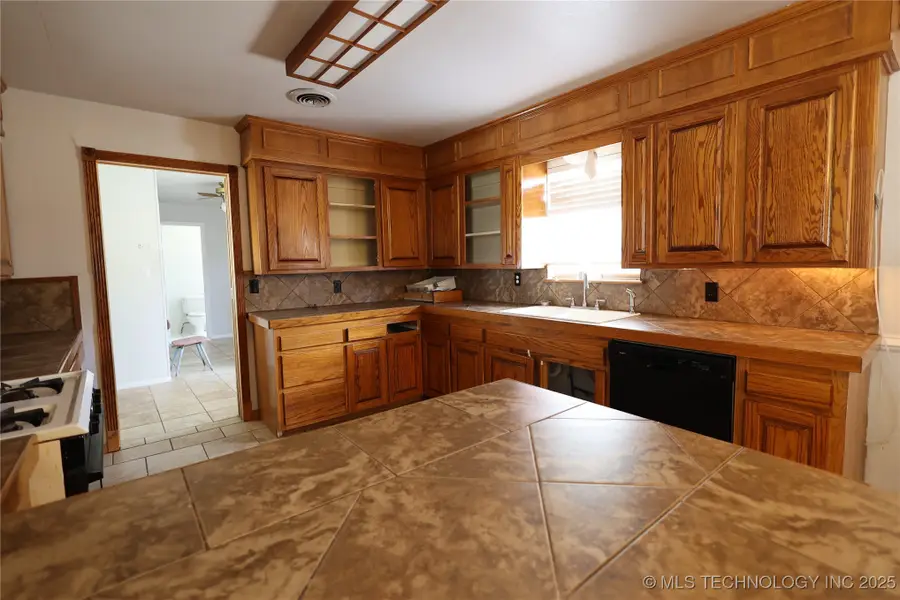 1017 W 15th, Sulphur, OK 73086 - Image #2