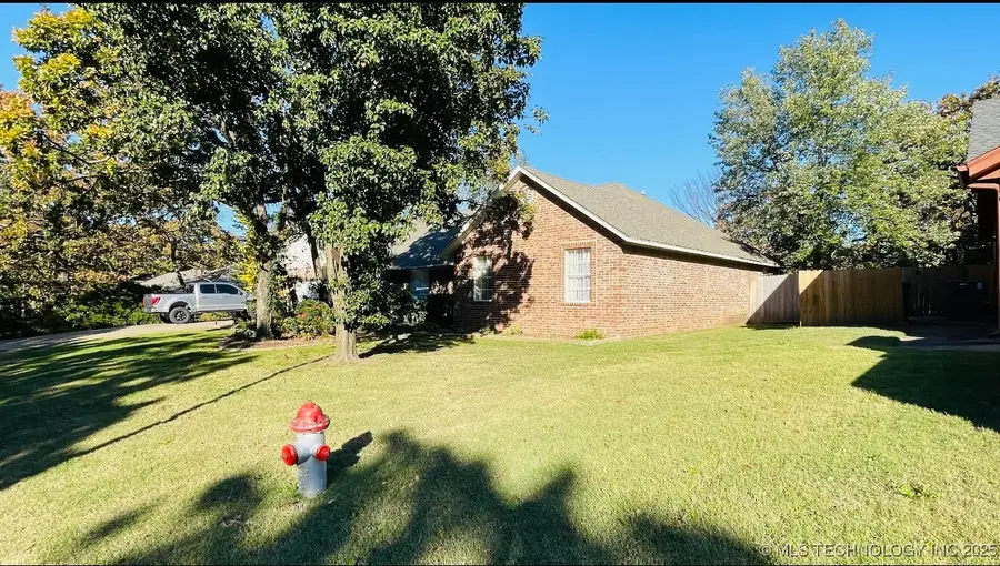 2512 Centre Road, Bartlesville, OK 74003 - Image #2