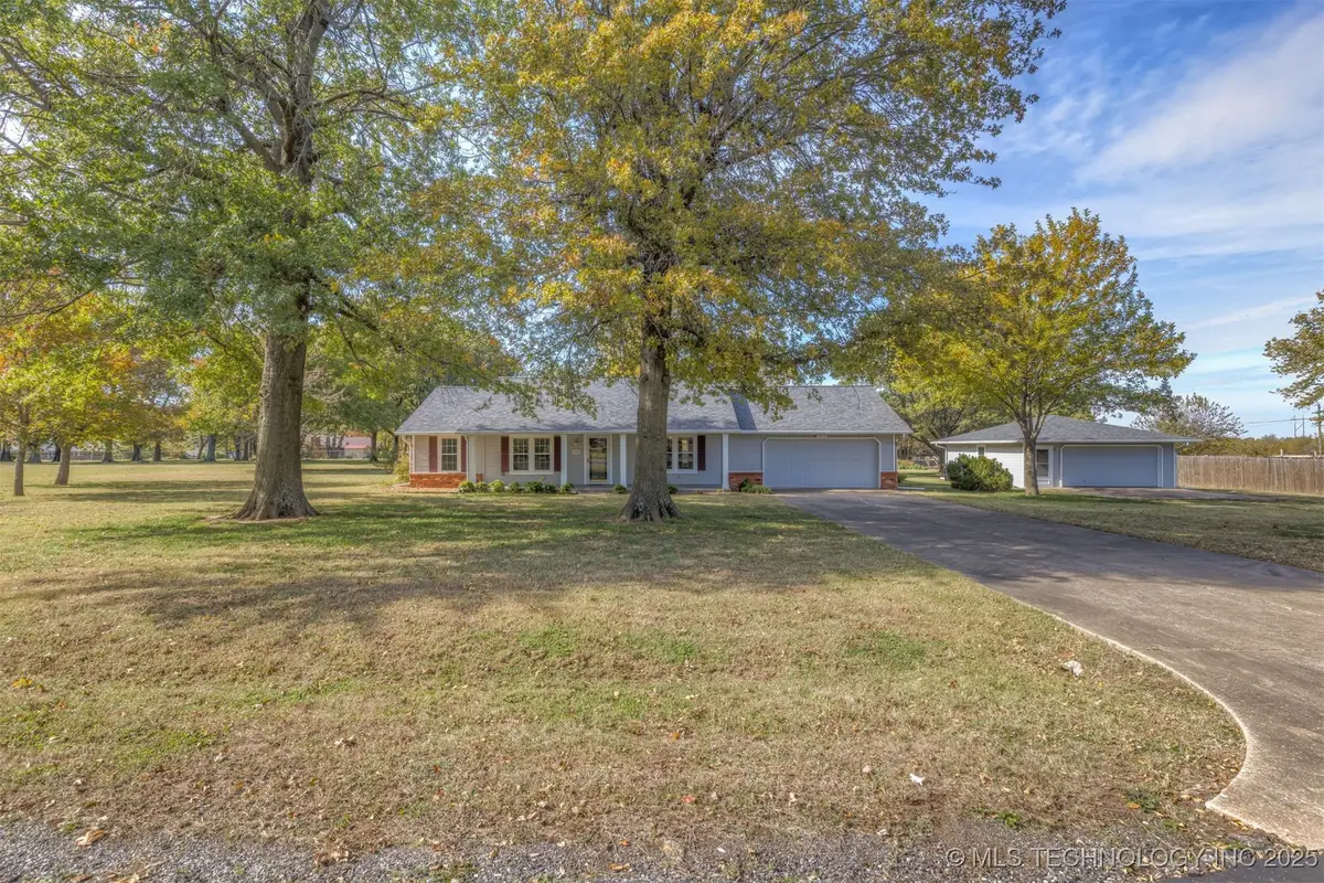 405 N Will Rogers Loop E, Oologah, OK 74053 - Image #1