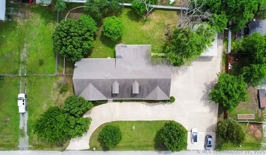 1304 SE 2nd Street, Wagoner, OK 74467 - #3