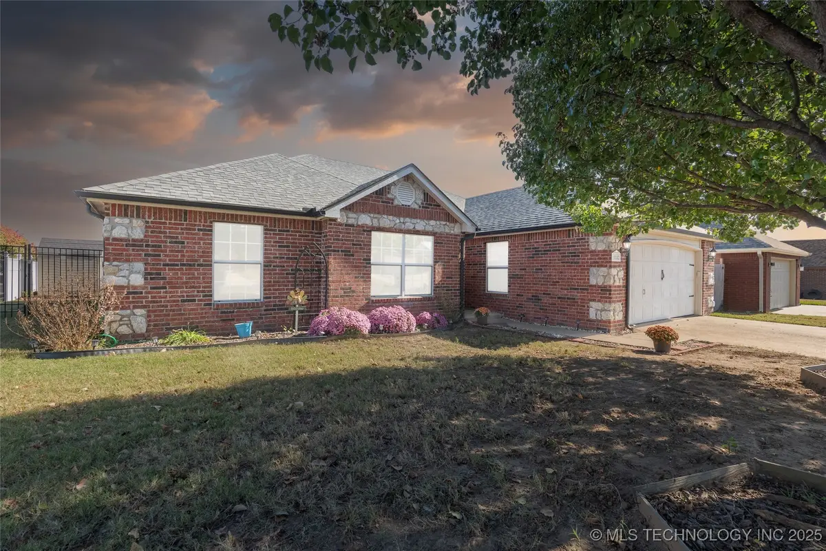 1102 S Catalina Drive, Oologah, OK 74053 - Image #1