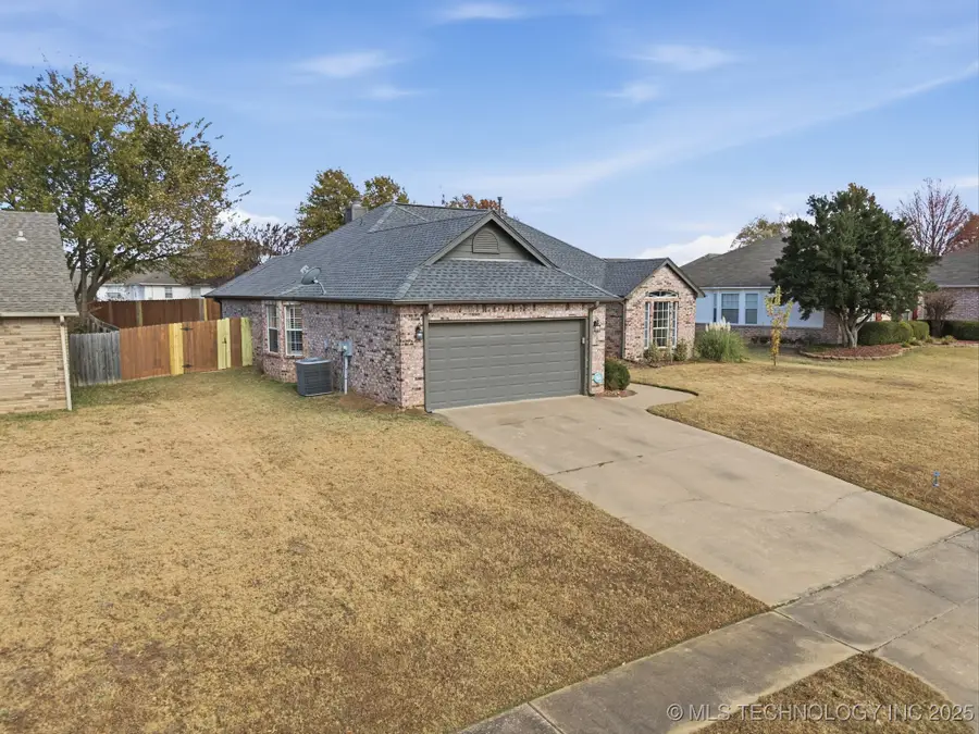 8208 E Madison Street, Broken Arrow, OK 74014 - Image #2