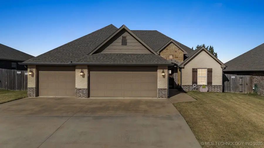 1108 Colhurst Lane, Claremore, OK 74019 - Image #2