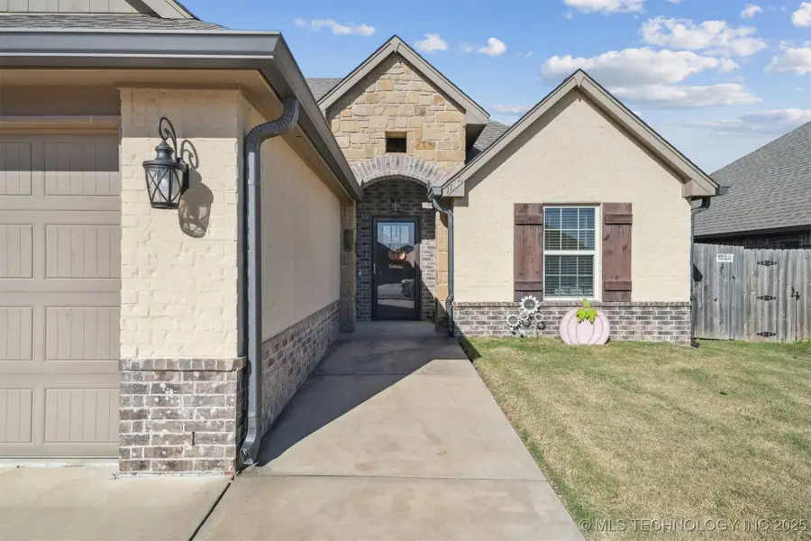 1108 Colhurst Lane, Claremore, OK 74019 - Image #3