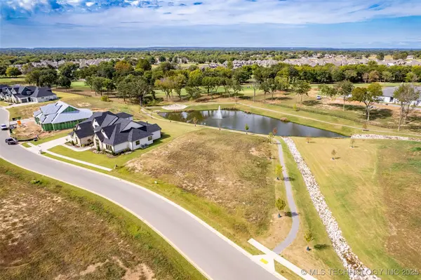 8908 E Elgin Street, Broken Arrow, OK 74014