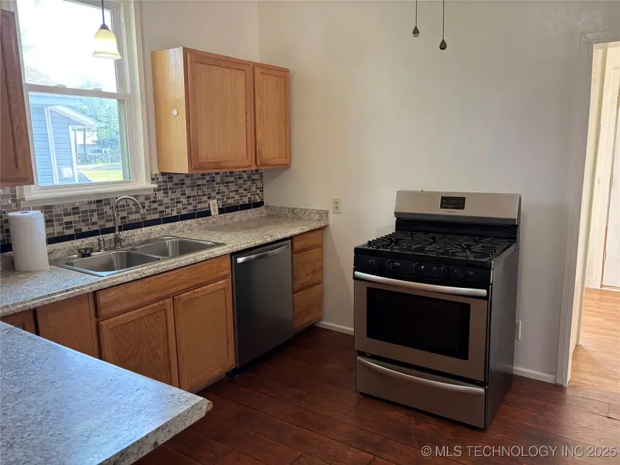 108 N Creek Avenue, Bartlesville, OK 74003 - Image #3