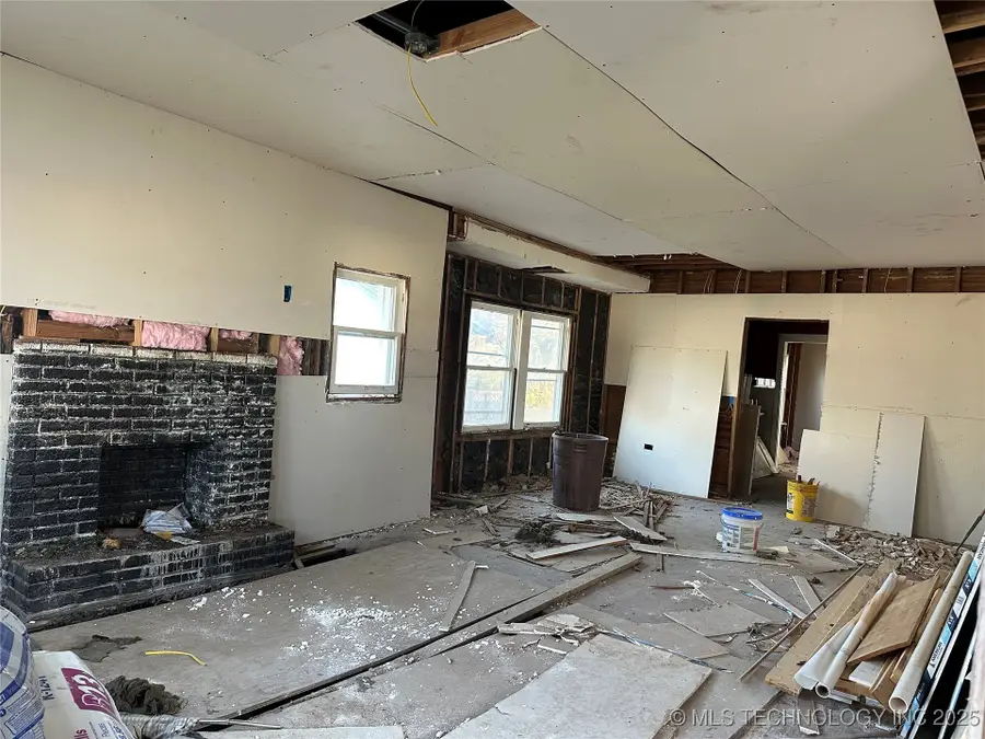 907 S Creek Avenue, Okmulgee, OK 74447 - Image #2