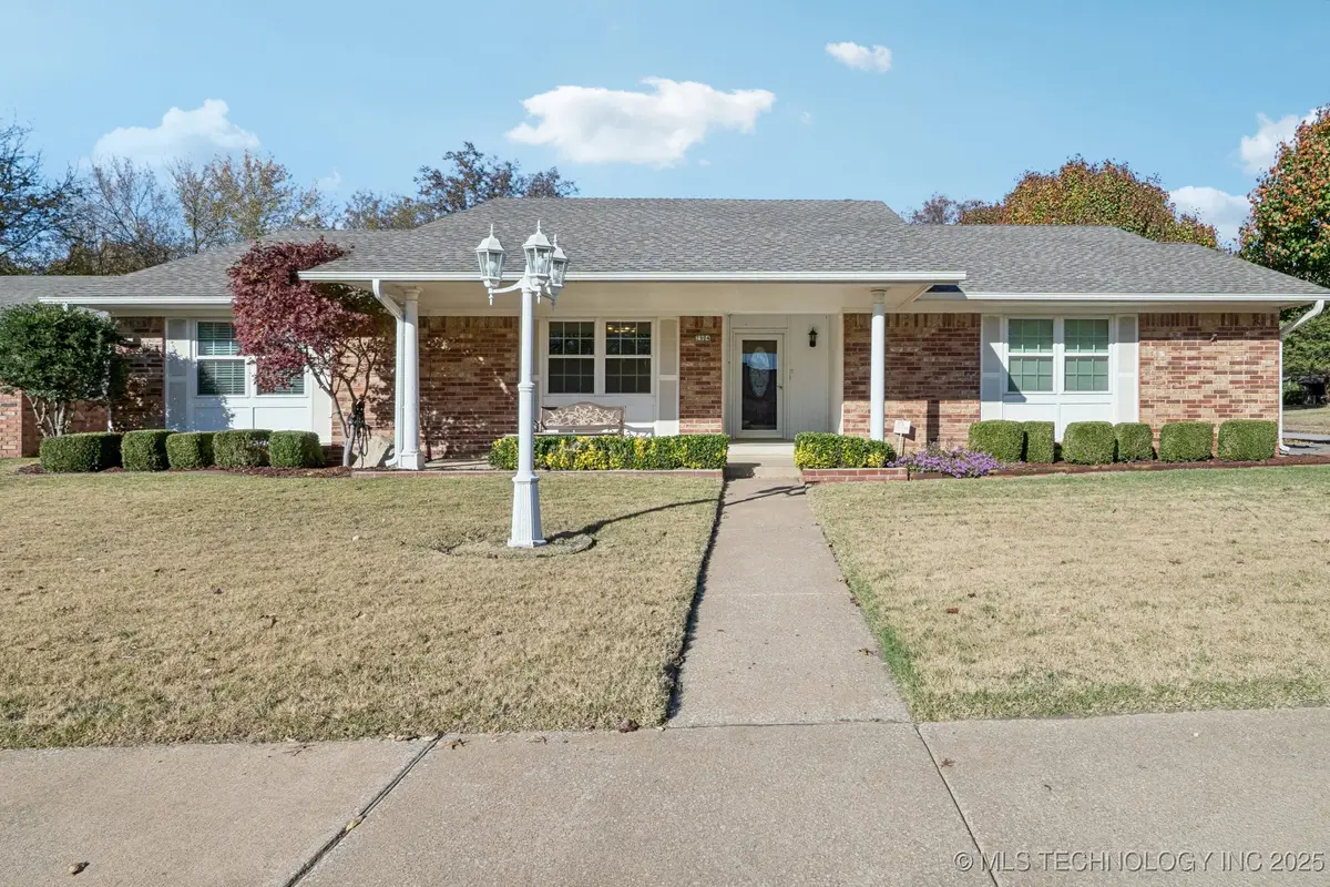 2904 E Knoxville Street, Broken Arrow, OK 74014 - Image #1