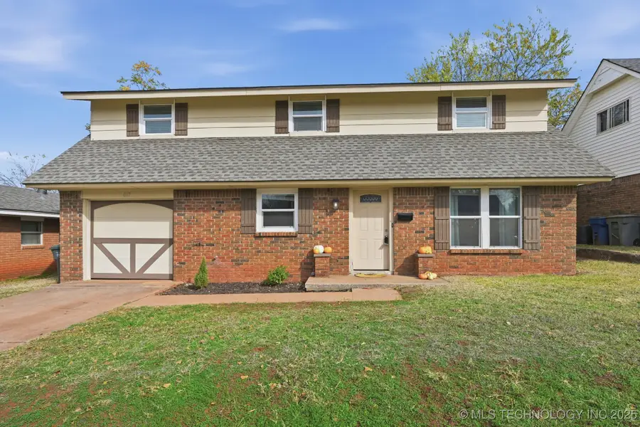 617 Redstone, Edmond, OK 73013 - Image #2