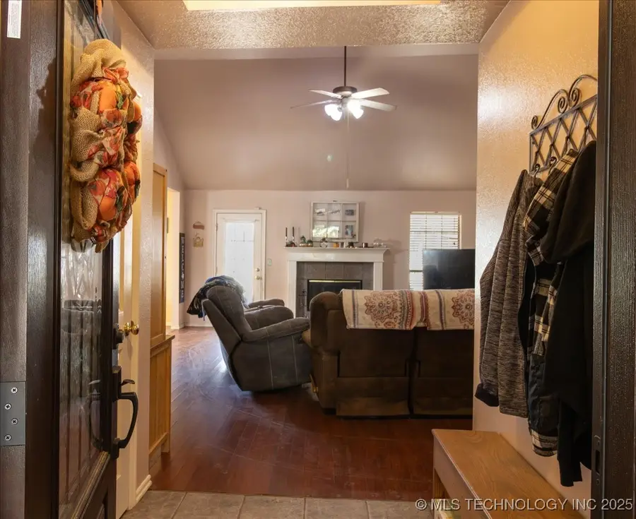 2122 W Walnut Street, Collinsville, OK 74021 - Image #2