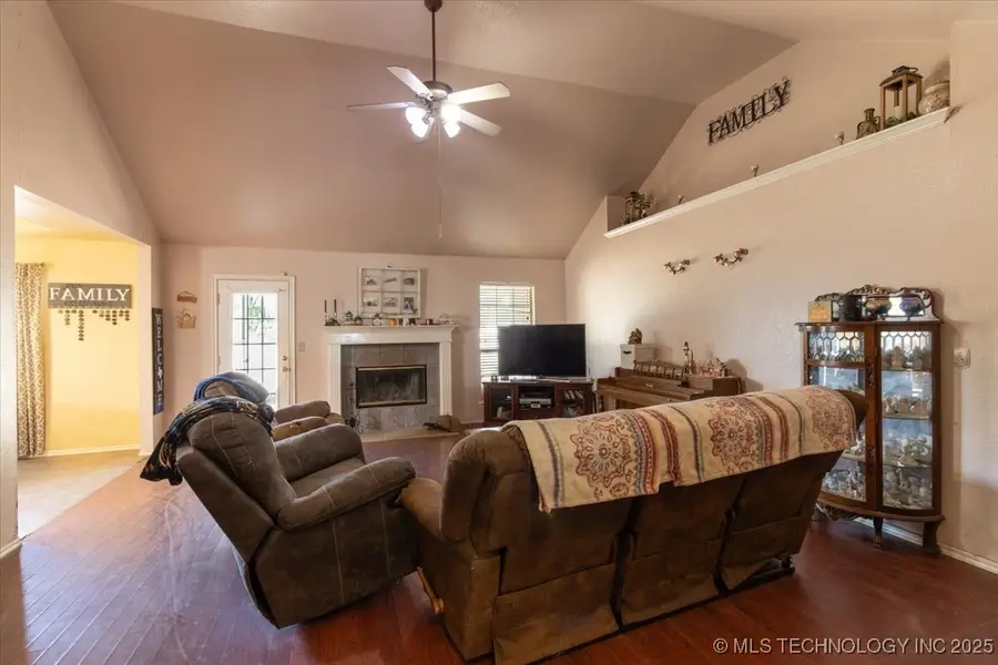 2122 W Walnut Street, Collinsville, OK 74021 - Image #3