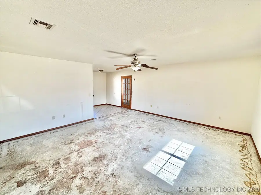 1103 E Kaniatobe Lane, Stigler, OK 74462 - Image #3