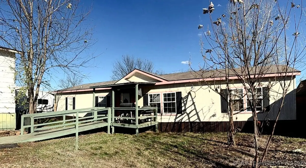 827 N Graham Road N, Stroud, OK 74079 - Image #1