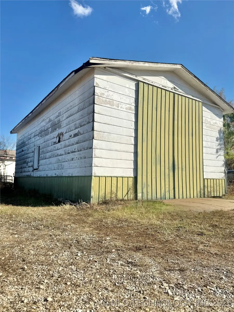 827 N Graham Road N, Stroud, OK 74079 - Image #2