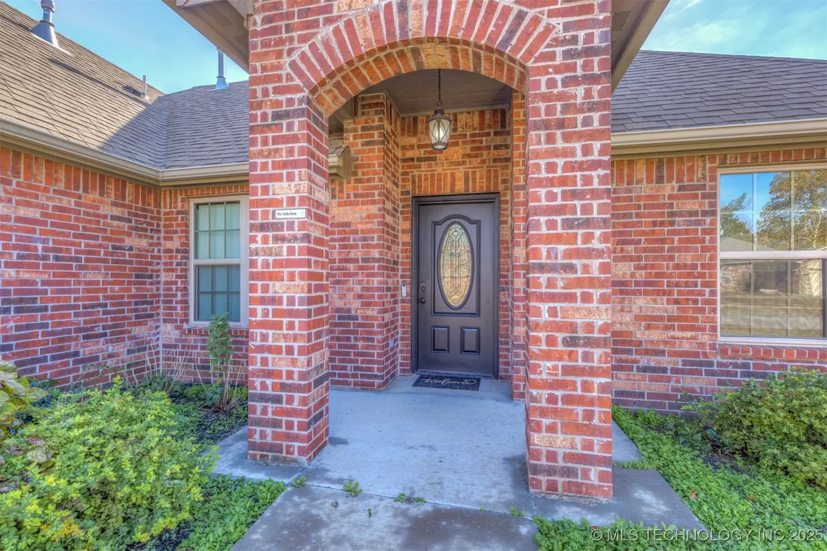 116 W Dogwood Street, Skiatook, OK 74070 - Image #1