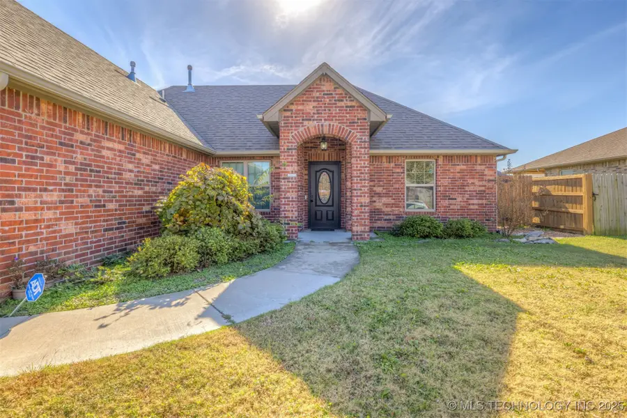 116 W Dogwood Street, Skiatook, OK 74070 - Image #2