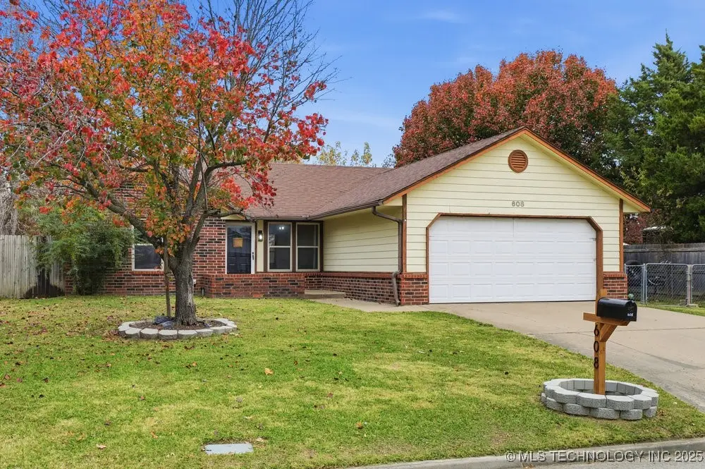 608 E Brook Street, Collinsville, OK 74021 - Image #1