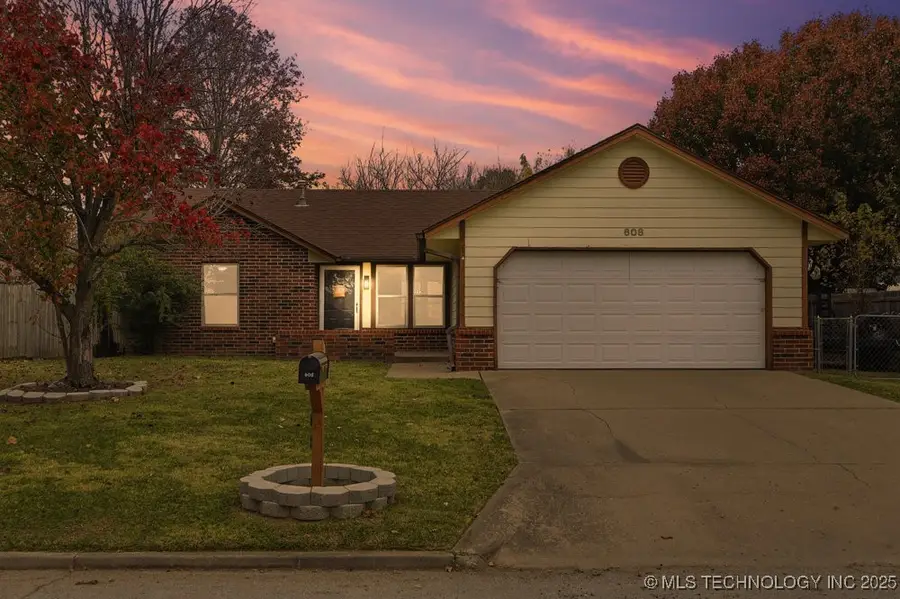 608 E Brook Street, Collinsville, OK 74021 - Image #2