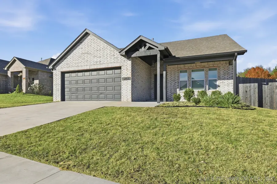2406 W Kingsport Court S, Broken Arrow, OK 74011 - Image #2