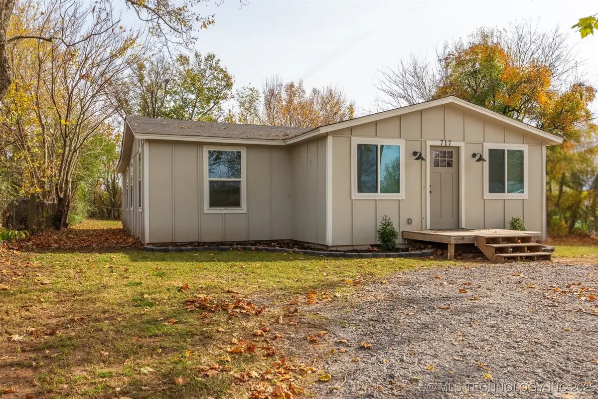 717 N Bristow Avenue, Coweta, OK 74429 - Image #1