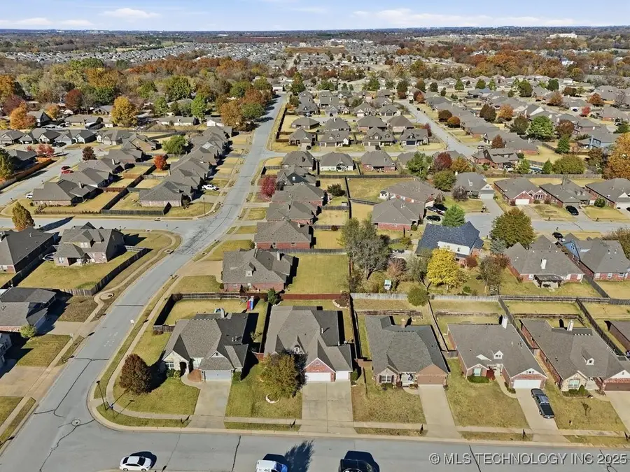 2712 W Natchez Street, Broken Arrow, OK 74011 - Image #2