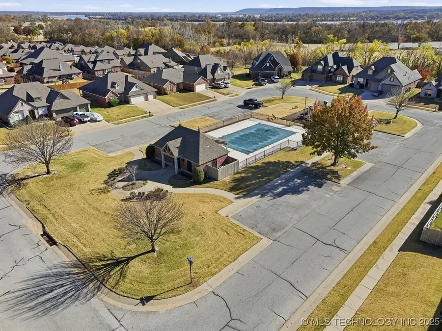 2712 W Natchez Street, Broken Arrow, OK 74011 - Image #3
