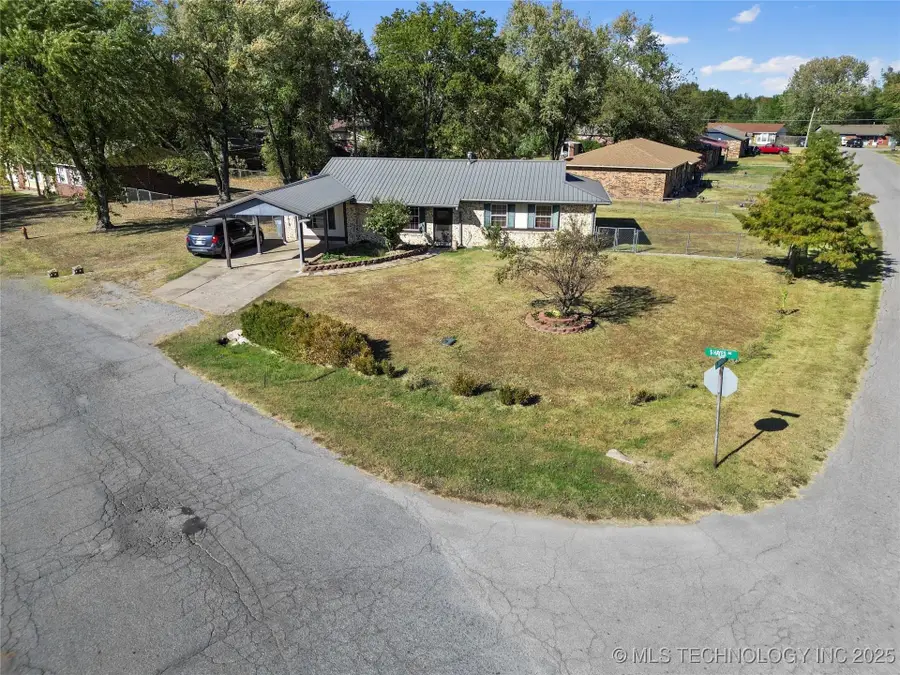 1421 S Hayes Avenue, Wagoner, OK 74467 - Image #2