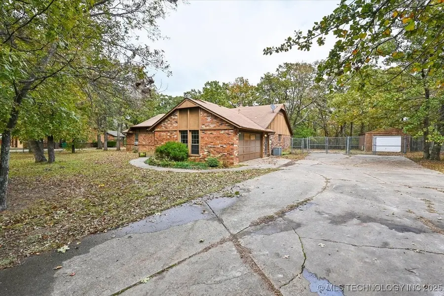9227 S 43rd West Street, Tulsa, OK 74132 - Image #2