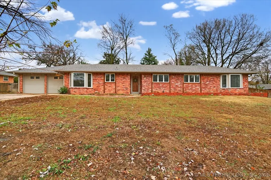 2318 Dorchester Drive, Bartlesville, OK 74006 - Image #2