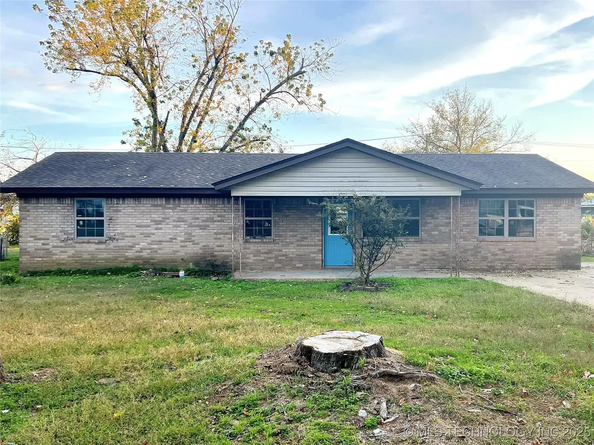 402 W Denton Avenue, Sallisaw, OK 74955 - Image #1
