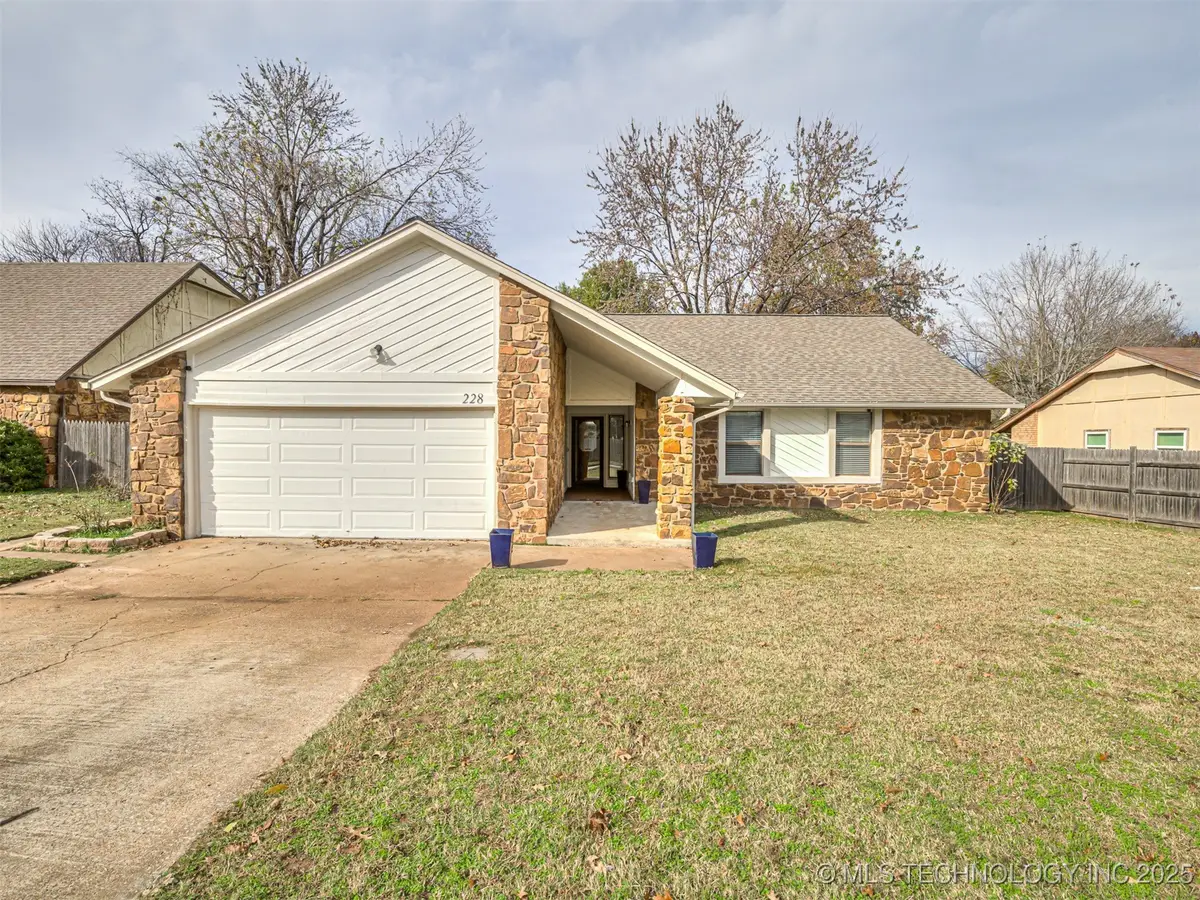 228 W Keywest Street, Broken Arrow, OK 74011 - Image #1