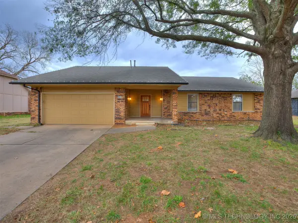 8621 S Fawnwood Court, Broken Arrow, OK 74011