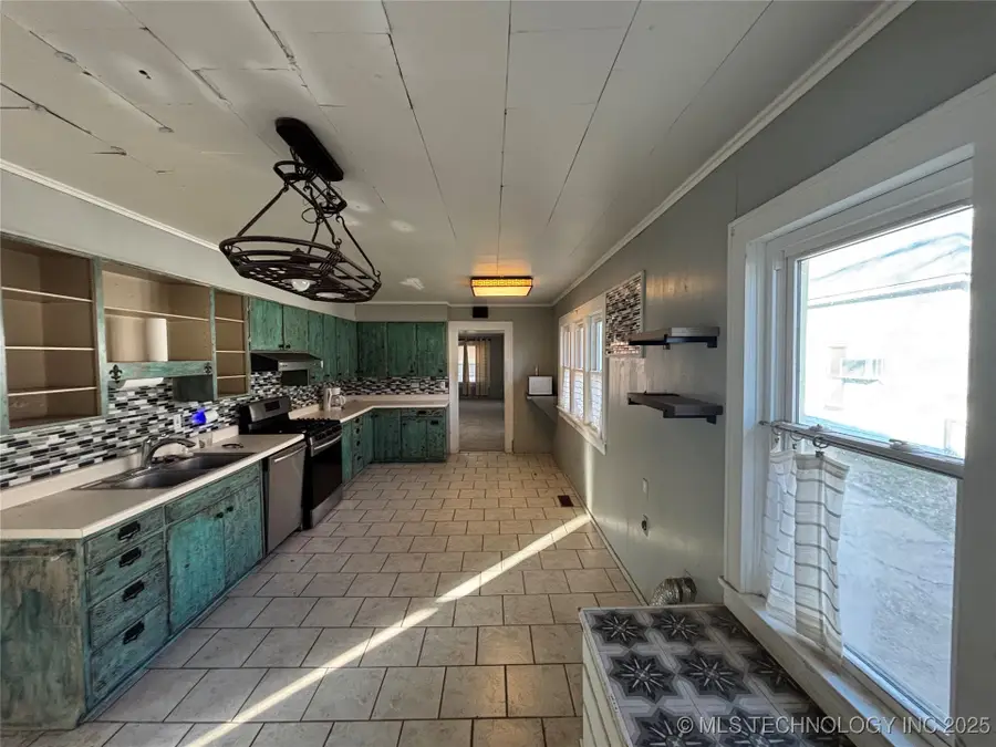 703 E Grand Avenue, Tonkawa, OK 74653 - Image #2