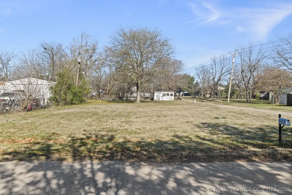 605 E Cherokee Street, Marietta, OK 73448 - Image #1