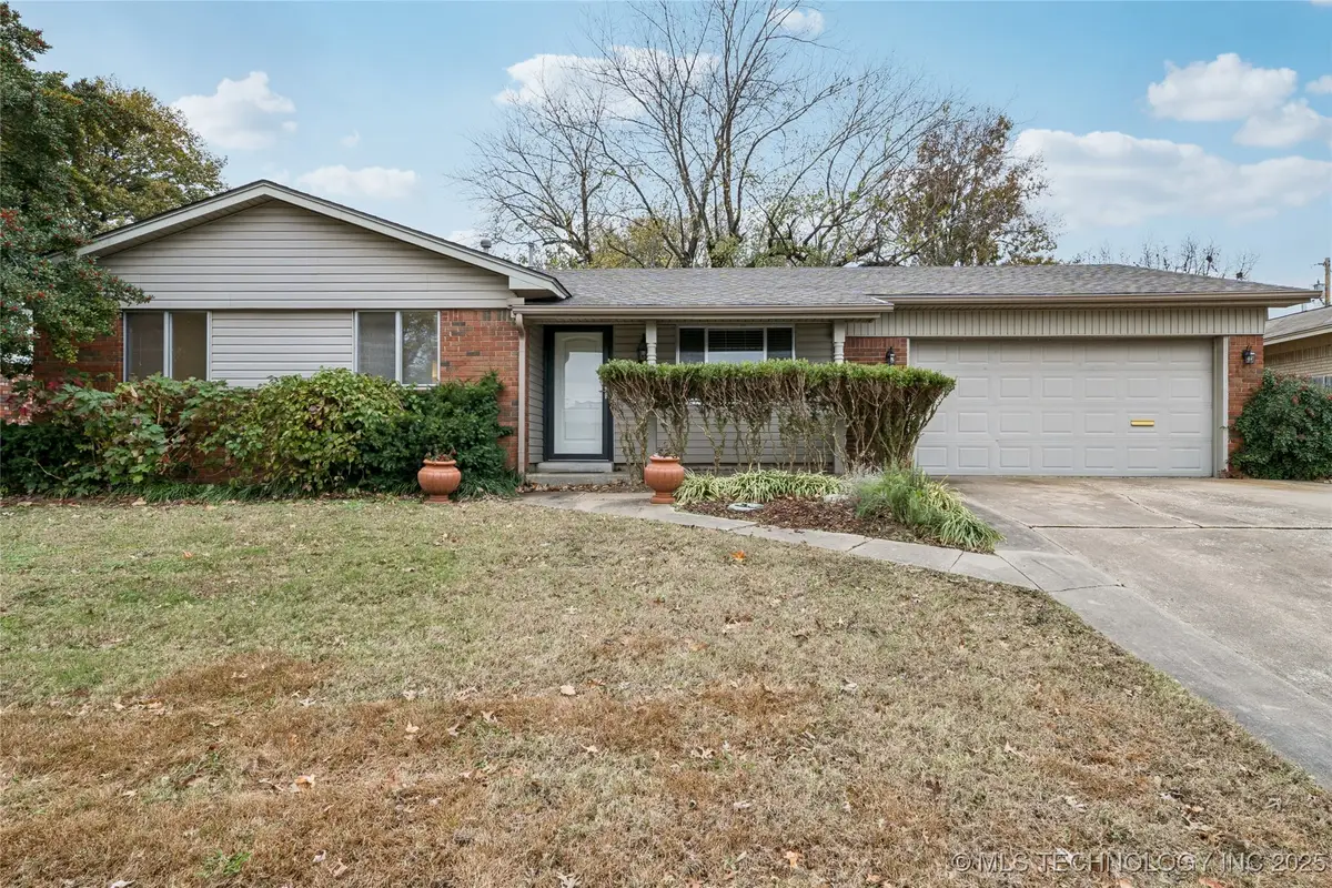 1138 N Fern Avenue, Broken Arrow, OK 74012 - Image #1