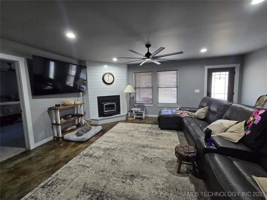 16458 S 401st West Avenue, Bristow, OK 74010 - Image #2